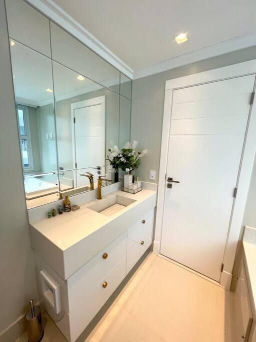 Apartamento Ape Eleganza | Bc | 150m Do Mar | Fg | 4 Qtos
